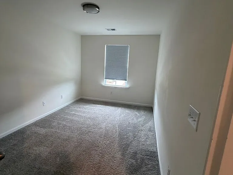 419 Trotters Ln — Photo 6