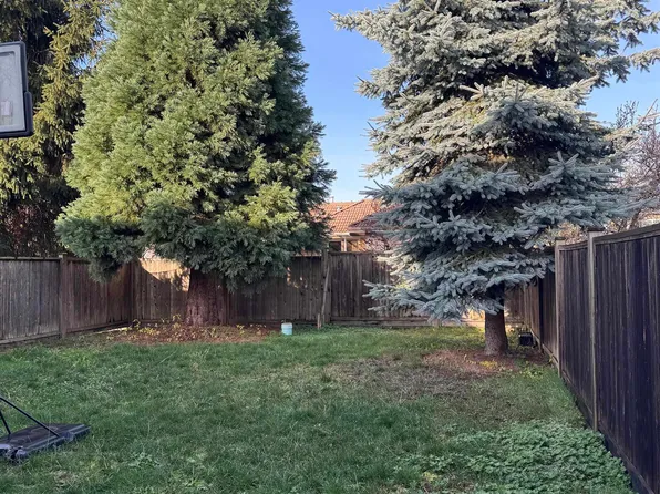 7305 11th Ave, Burnaby, BC V3N 2N9