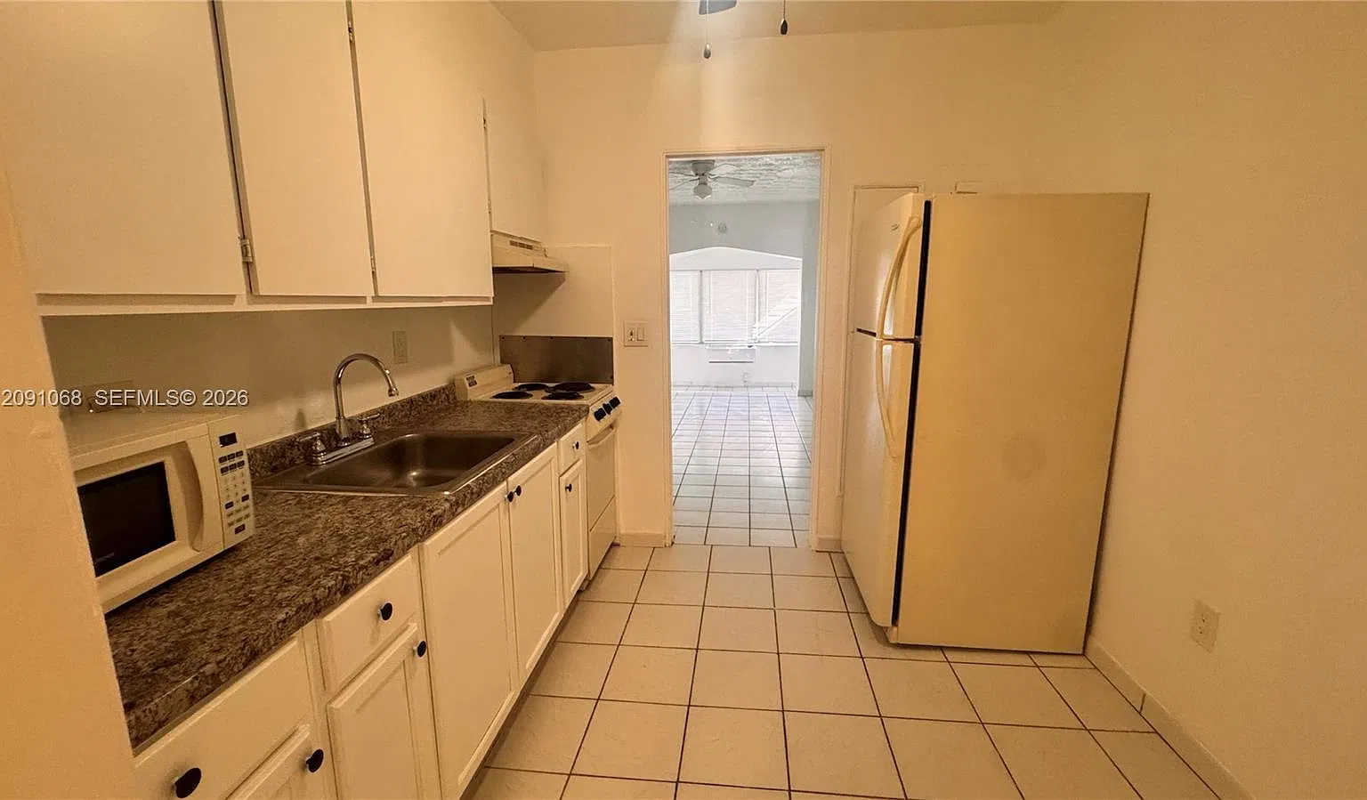 Hollywood Estates — Photo 1
