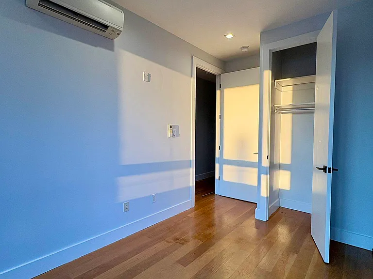 557 Midwood St #3A — Photo 3