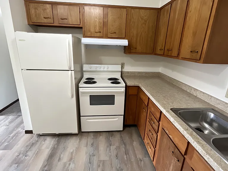 470 Monroe St #8 — Photo 2