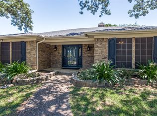 801 Larkspur Ln, Fort Worth, TX 76112