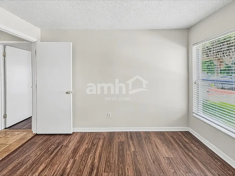 732 McLean Ct — Photo 10