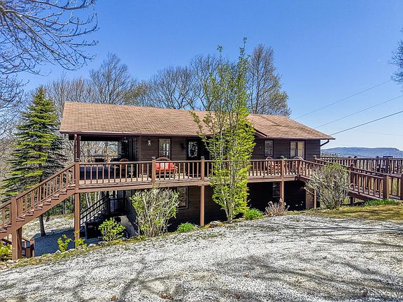 3rd image of 623 Buggy Barn Rd