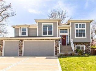 5004 NW Timberline Dr, Riverside, MO 64150