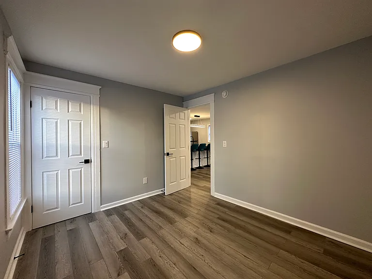 127 Henderson St #2 — Photo 10