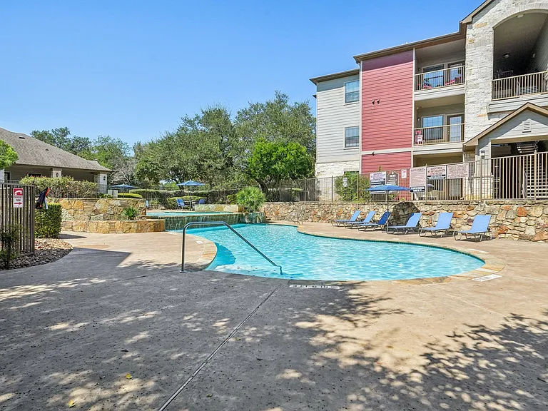 Vistas of Vance Jackson Apartments — Photo 21