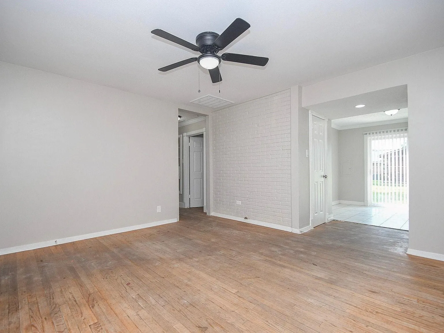 3 bed, 1.5 bath, 984 sqft, $1,400 — Photo 4