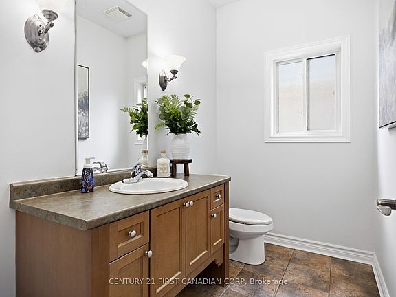 5th image of 292 Walnut St