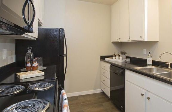 4th image of 329 Carmen Ln #42