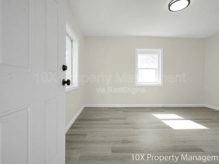 685 S Wheatland Ave — Photo 2