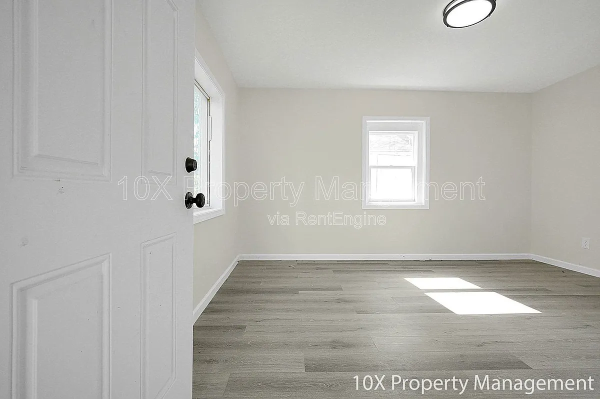 Building Photo - 685 S Wheatland Ave