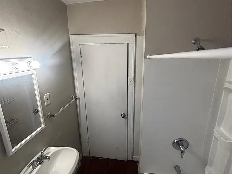 5043 Alaska Ave #B — Photo 9