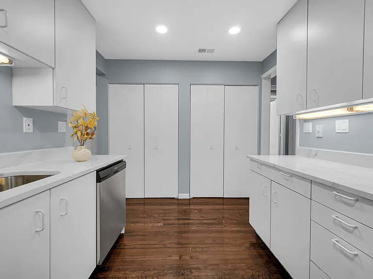 819 W Lawrence Ave #2 — Photo 8