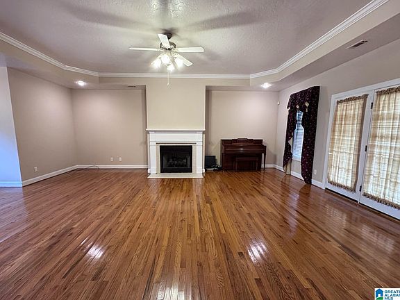4th image of 1002 Carrie Ct SW