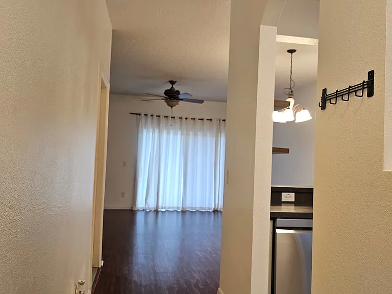 2761 Retreat View Cir — Photo 8