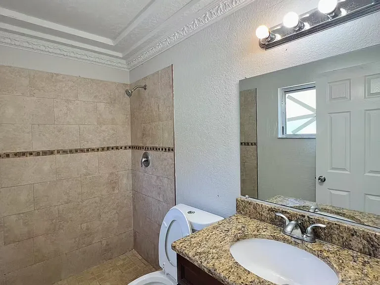 437 Kee St — Photo 8