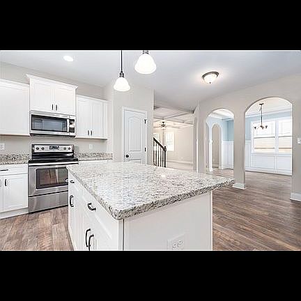 3rd image of 1295 Black Oak Cir