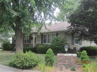 202 Circle Dr, Holton, KS 66436