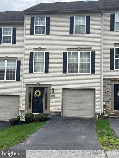1st image of 2720 Hunt Club Dr #4