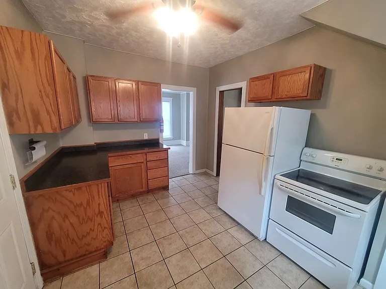 1123 W North St — Photo 8