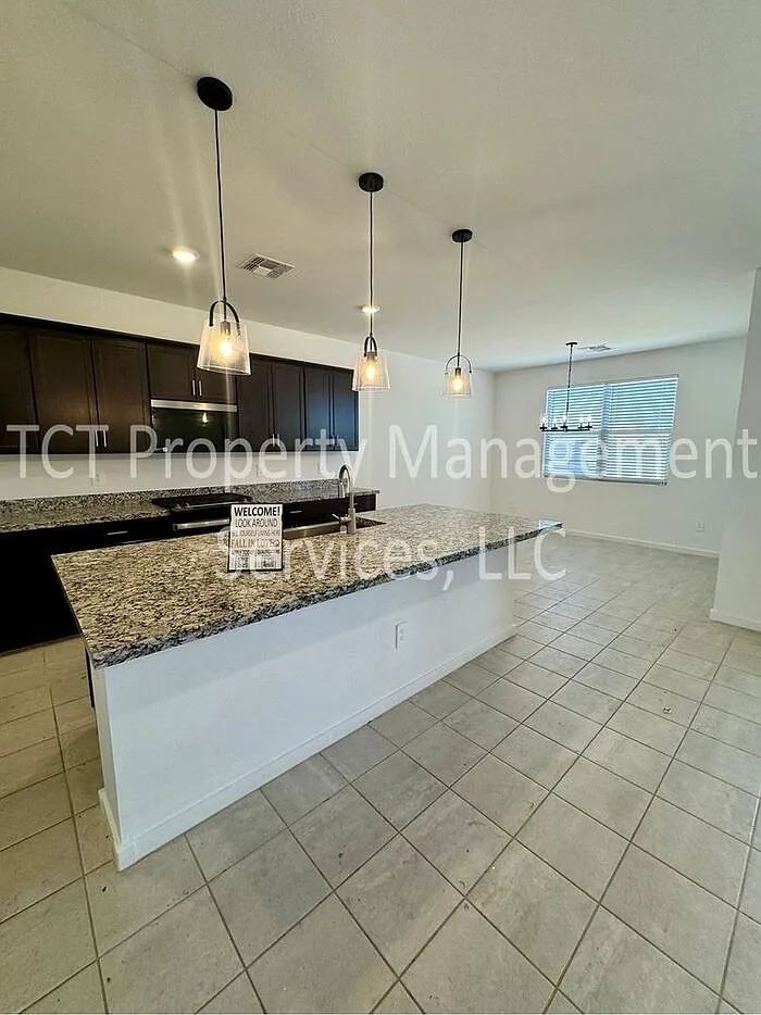 4 bed, 2.0 bath, 2150 sqft, $2,100 — Photo 4