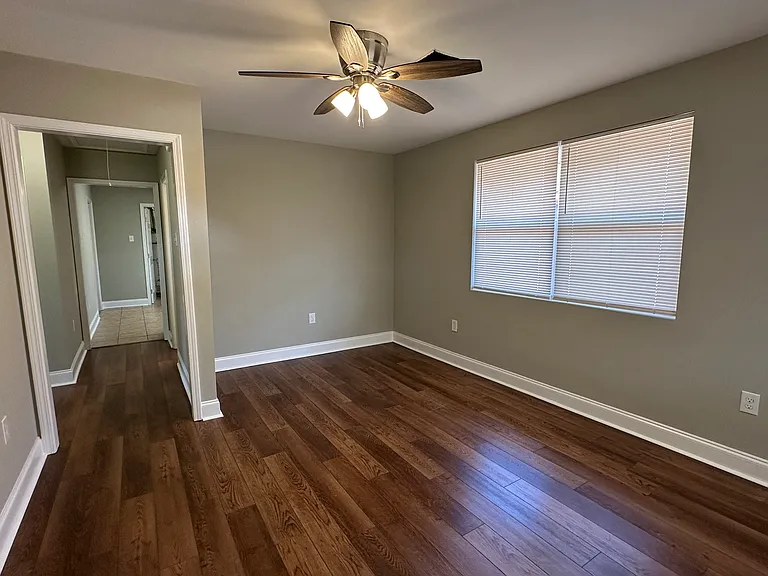 4907 Loyola Ave — Photo 2