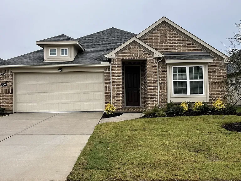 729 Fencerow Trl — Photo 1
