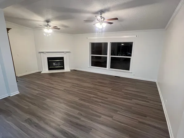 2086 White Bluff Rd, Burns, TN 37029