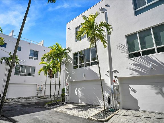 4th image of 6611 NW 105th Ave