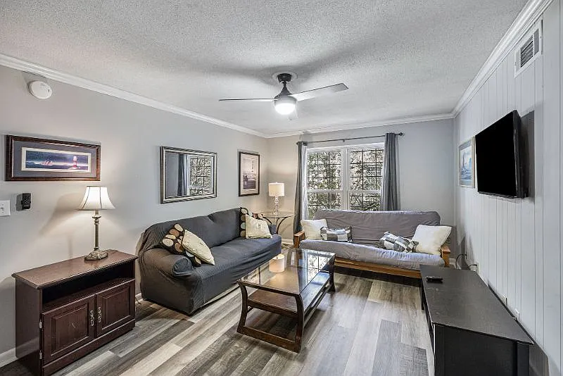 640 Cornell St - C44 — Photo 3