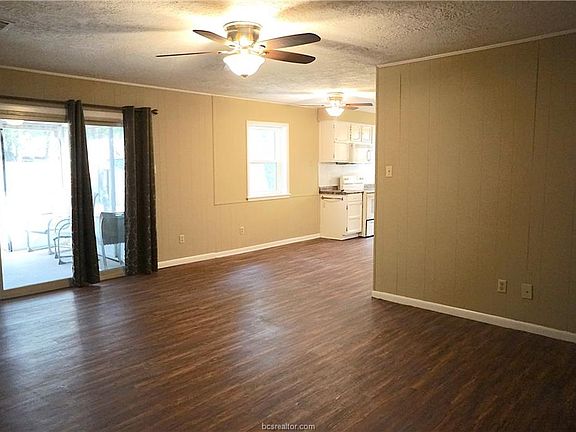 3rd image of 904 Crestwood Dr