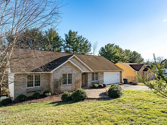 3rd image of 149 Old Mill Ct