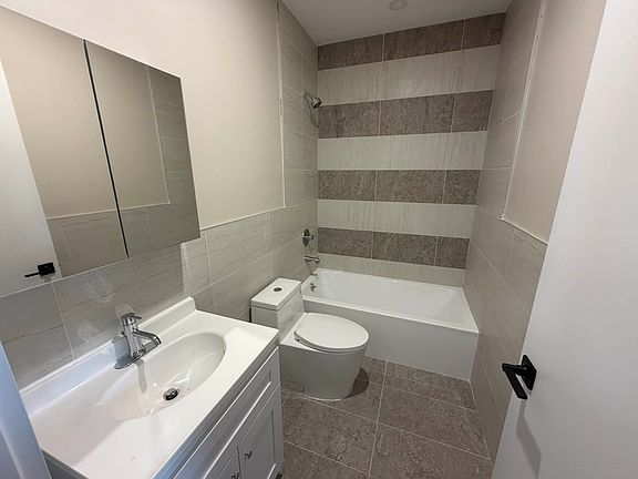 4th image of 5843 Kings Hwy #2A