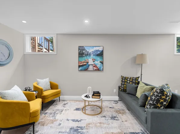 21 Little Lake Dr #1, Barrie, ON L4M 7B9