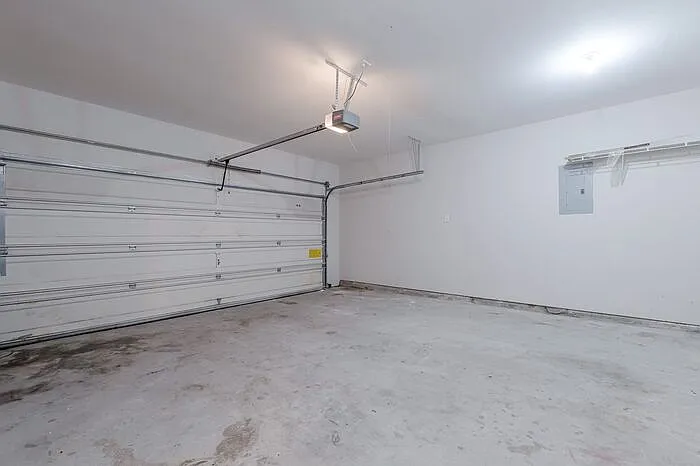 2148 Saint Albans Pl — Photo 26