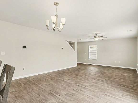 5th image of 312 Spruce Pine Way
