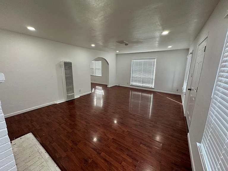 1136 N Sanborn Rd #10 — Photo 6