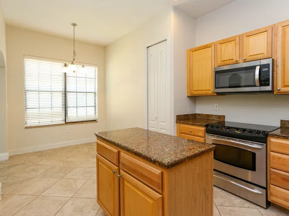 1256 Carpazi Ct APT 4, Naples, FL 34105