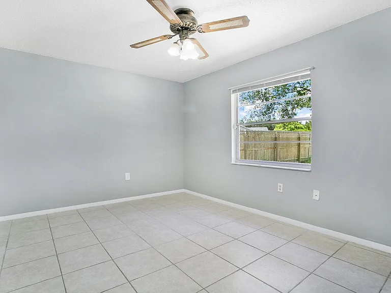 405 Long Dr — Photo 9