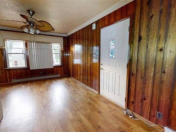 3rd image of 1016 Lyndon Cir