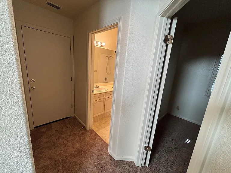 4909 Felicia Way — Photo 14