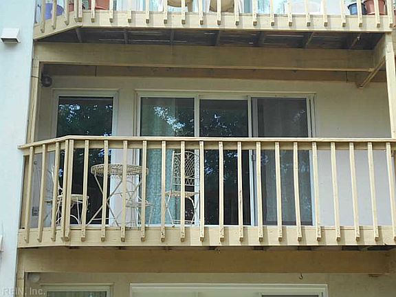 4th image of 317 Norfolk Ave