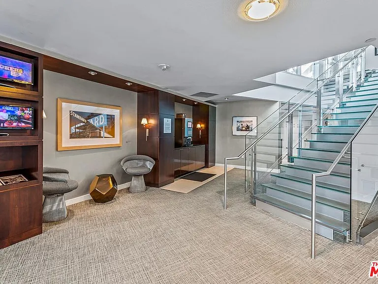 13700 Marina Pointe Dr #327 — Photo 22