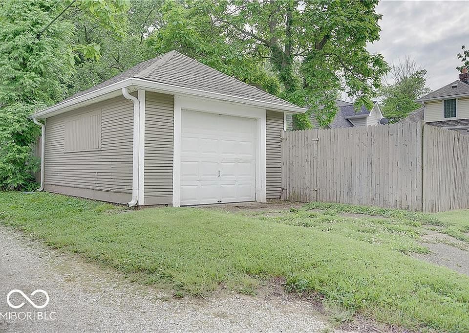 2nd image of 4035 Rookwood Ave