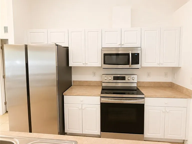 4118 NE 20th Pl — Photo 7