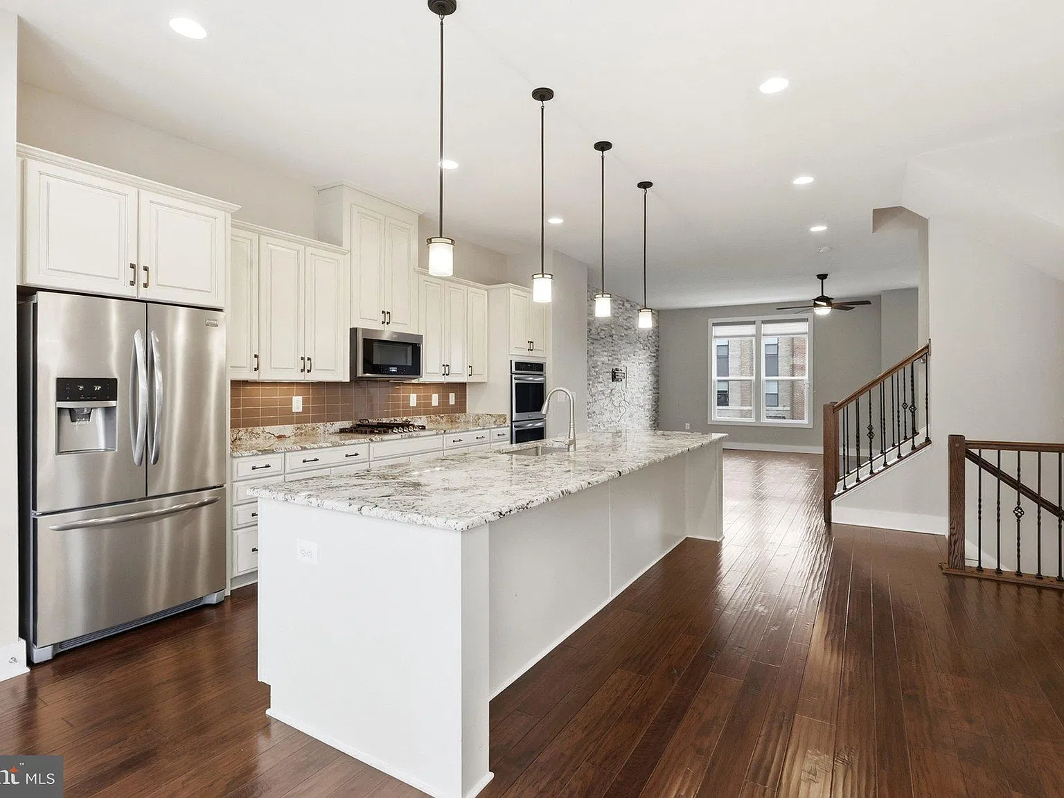 Sm One Loudoun Condo — Photo 2
