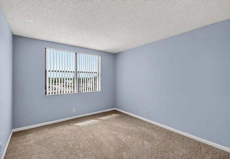 724 Executive Center Dr #31 — Photo 9