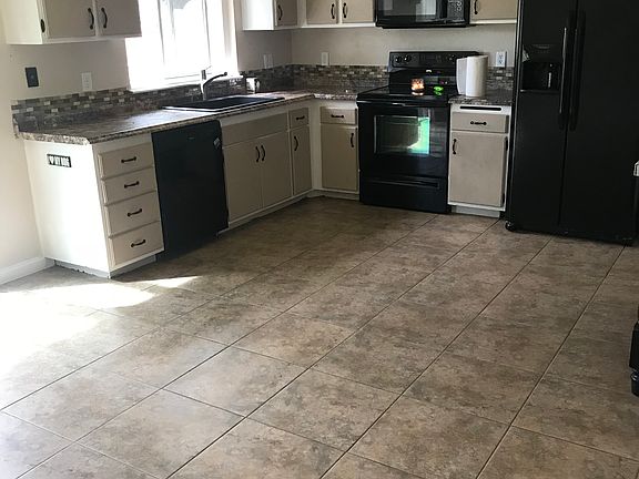 4th image of 3075 Parkland Dr
