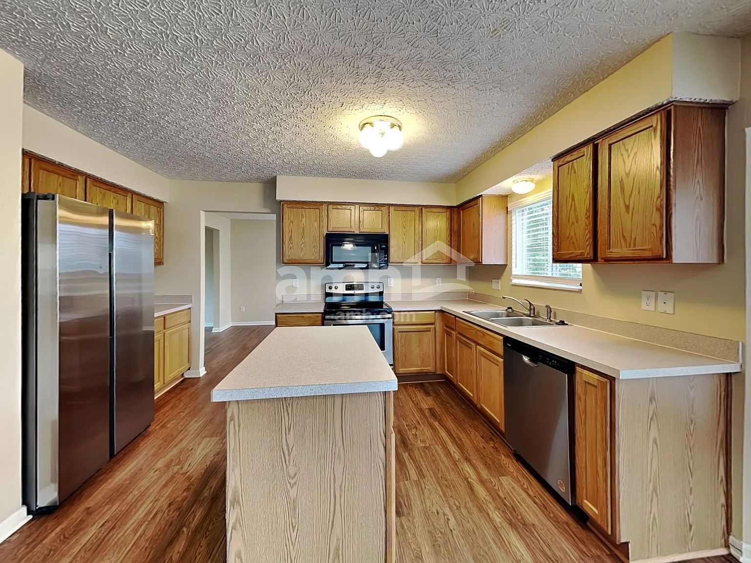 4 bed, 2.5 bath, 2410 sqft, $2,845 — Photo 3